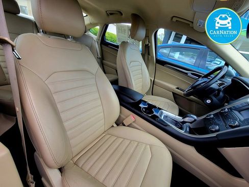 Used 2014 Ford Fusion SE w/ Equipment Group 202A FWD image 12