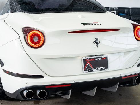 Used 2016 Ferrari California T image 25