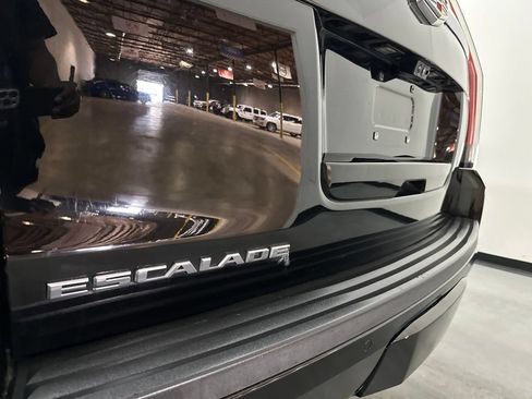 Used 2019 Cadillac Escalade ESV Luxury AWD/4WD image 12