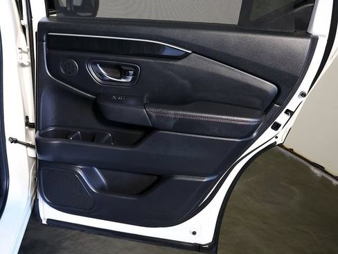 Used 2025 Honda Pilot Black Edition image 35