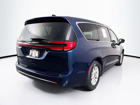 Used 2023 Chrysler Pacifica Touring-L FWD image 10