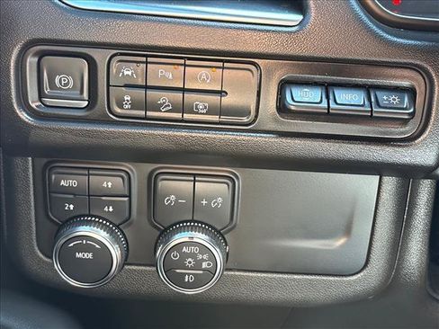 Certified 2024 GMC Yukon XL AT4 w/ AT4 Premium Package AWD/4WD image 18