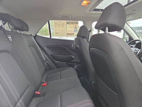 Used 2022 Hyundai Venue SEL w/ Cargo Package image 34