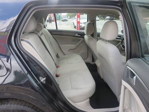Used 2019 Volkswagen Golf S FWD image 19