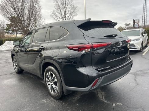 Used 2024 Toyota Highlander XLE image 9