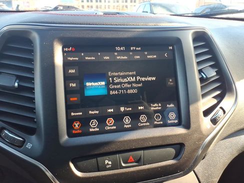 Used 2019 Jeep Cherokee Trailhawk w/ Comfort/Convenience Group image 16