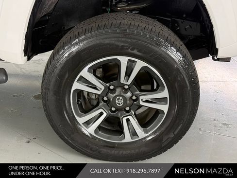 Used 2018 Toyota Tacoma TRD Sport w/ Technology Package AWD/4WD image 10