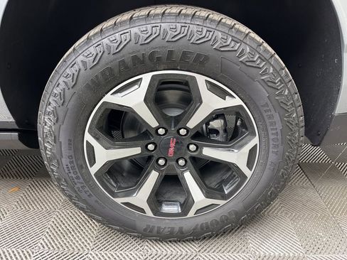 New 2026 GMC Yukon XL AT4 w/ AT4 Premium Package AWD/4WD image 4