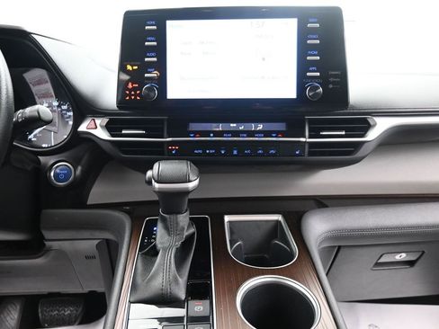 Used 2023 Toyota Sienna XLE image 22