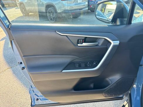 Used 2025 Toyota RAV4 SE AWD/4WD image 12