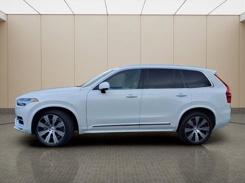 Used 2023 Volvo XC90 B6 Ultimate w/ Lounge Package image 3