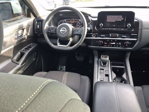Certified 2024 Nissan Pathfinder SV FWD image 10