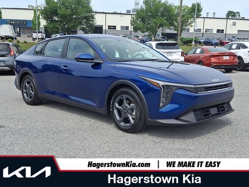 Certified 2025 Kia K4 FWD image 1