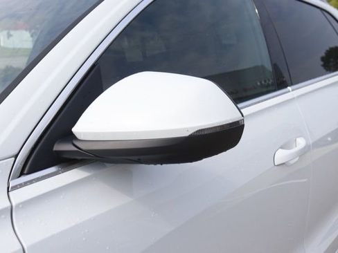 Used 2024 Audi Q8 Premium image 13