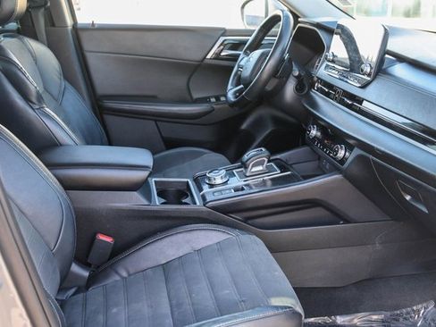 Used 2022 Mitsubishi Outlander SE image 16