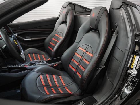 Used 2022 Ferrari F8 Tributo RWD image 30