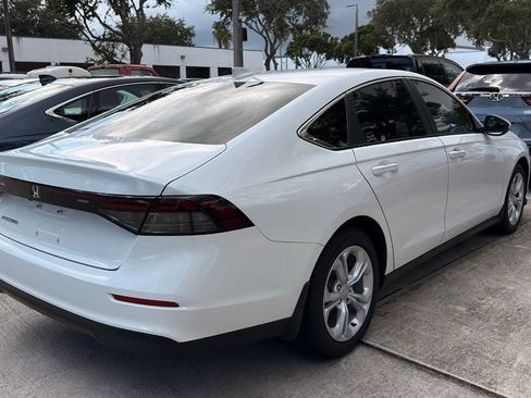 Used 2025 Honda Accord LX image 10