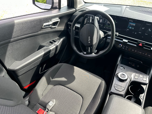 Used 2026 Kia Sportage LX FWD image 19