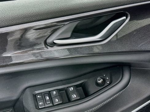 Certified 2022 Jeep Grand Cherokee L Laredo w/ Luxury Tech Group I AWD/4WD image 25