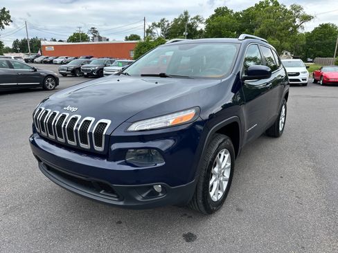 Used 2015 Jeep Cherokee Latitude w/ Cold Weather Group AWD/4WD image 7