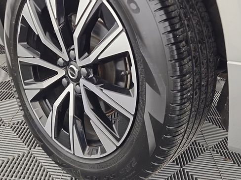 Certified 2023 Volvo XC60 B5 Plus w/ Climate Package image 13