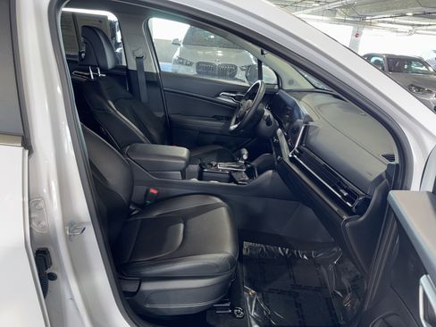 Used 2025 Kia Sportage EX FWD image 10