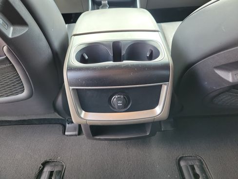 Used 2025 Kia Carnival FWD image 11