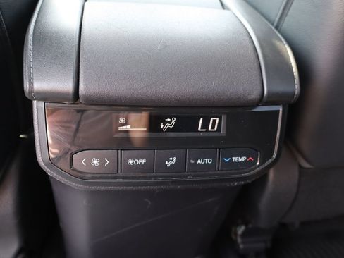 Used 2022 Toyota Highlander XLE AWD/4WD image 26