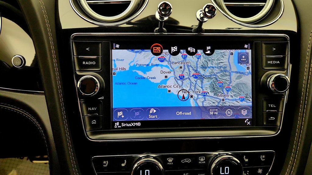 Used 2018 Bentley Bentayga AWD/4WD image 23