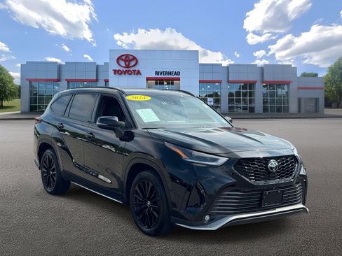 Certified 2024 Toyota Highlander XSE AWD/4WD image 2