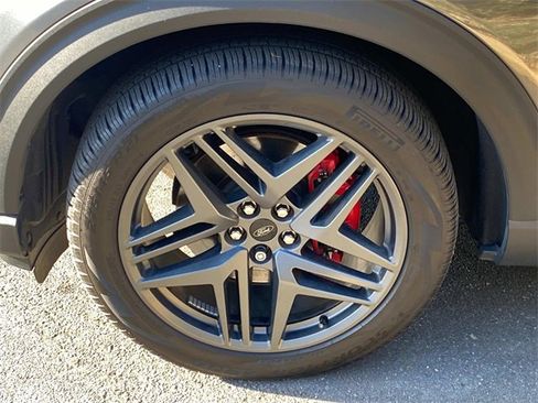 Used 2025 Ford Explorer ST image 6