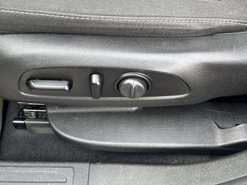 Used 2021 GMC Acadia SLE w/ Driver Convenience Package image 18