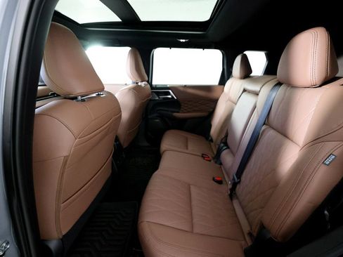 Used 2025 Mitsubishi Outlander SEL FWD image 15