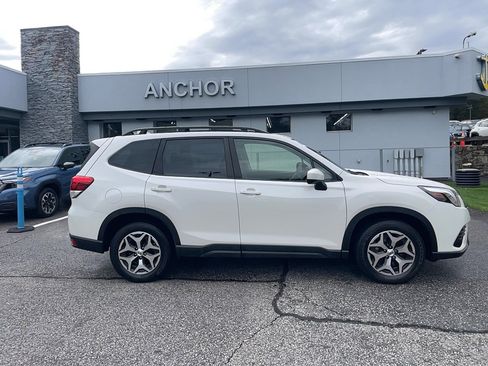 Used 2022 Subaru Forester Premium AWD/4WD image 4