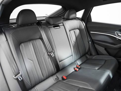 Used 2024 Audi Q8 e-tron Premium Plus w/ Premium Plus Package image 10