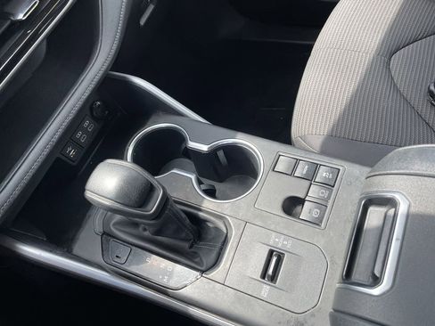 Certified 2023 Toyota Highlander L image 21