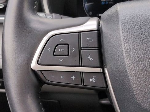 Certified 2023 Toyota Highlander Limited FWD image 25