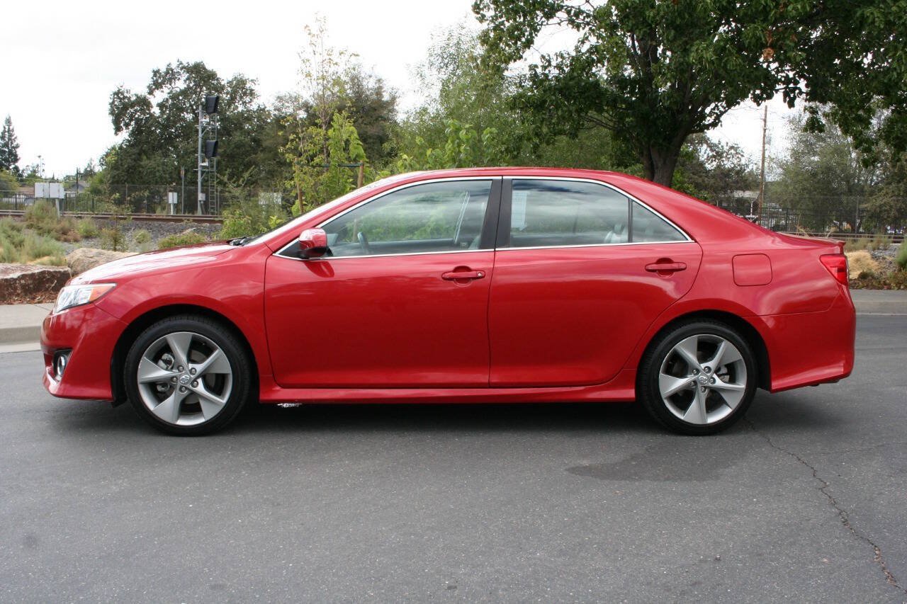 Used 2012 Toyota Camry SE w/ Leather Pkg FWD image 8