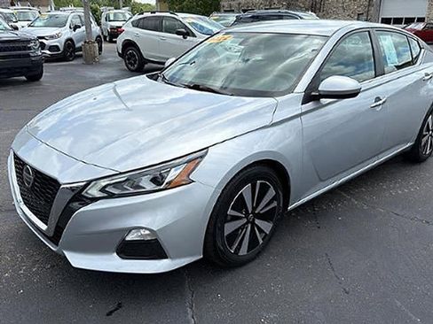 Used 2022 Nissan Altima 2.5 SV FWD image 3