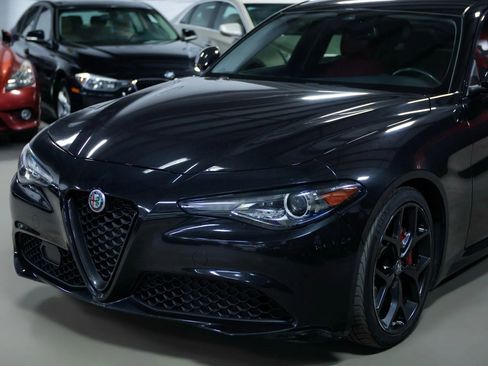 Used 2020 Alfa Romeo Giulia w/ Nero Edizione image 6