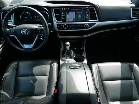 Used 2019 Toyota Highlander XLE w/ Protection Package #3 AWD/4WD image 10