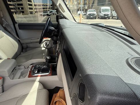 Used 2006 Jeep Commander Limited w/ Trailer Tow Group IV image 27