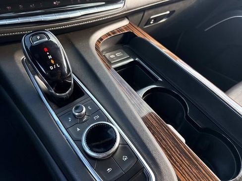 Used 2023 Cadillac Escalade Premium Luxury image 31