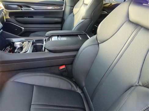 New 2024 Jeep Wagoneer 4WD w/ Premium Group I image 19