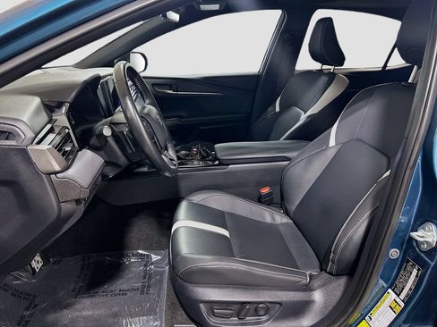 Used 2025 Toyota Camry SE w/ Convenience Package FWD image 17