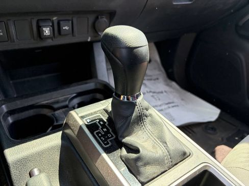 Used 2022 Toyota Tacoma SR5 RWD image 8