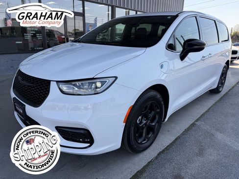 Used 2023 Chrysler Pacifica Limited w/ S Appearance Package image 1