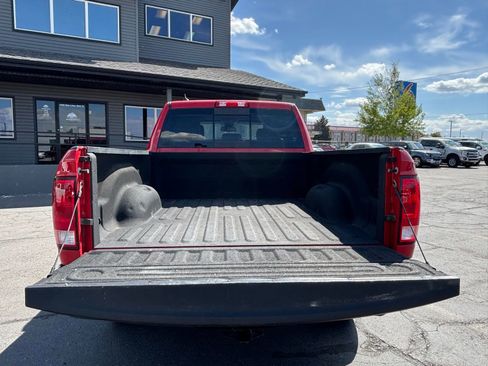 Used 2016 RAM 1500 Classic SLT w/ Cold Weather Group AWD/4WD image 6