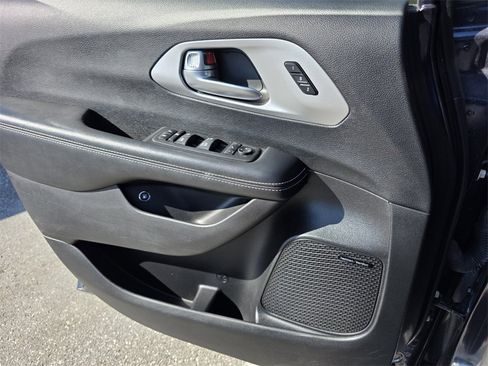 Used 2019 Chrysler Pacifica Limited w/ Advanced Safetytec Group image 29