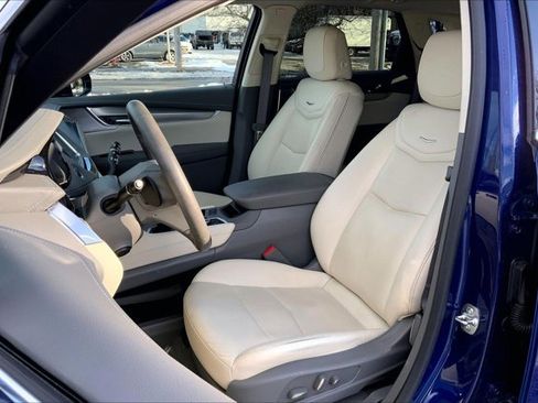 Used 2025 Cadillac XT5 Premium Luxury w/ LPO, Floor Liner Package image 25